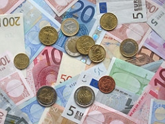 250px-Euro_coins_and_banknotes.jpg